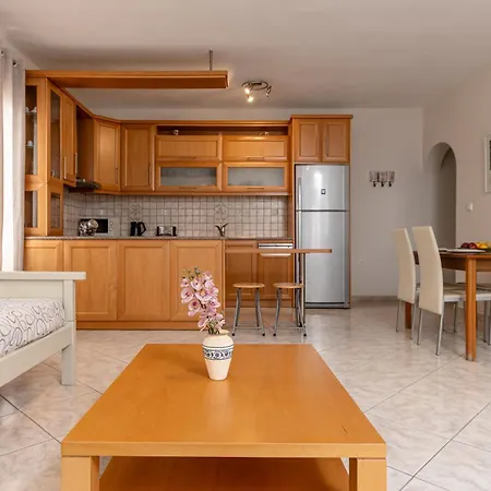 Optasia Naxos Center 2 Bedroom New דירה